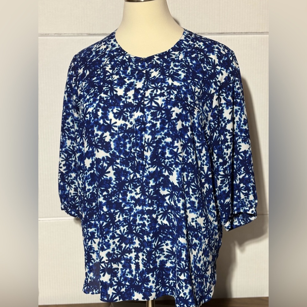 NYDJ 3X blue & white 100% poly 3/4 length sleeve top 1/4 button 29”L 27” P2P